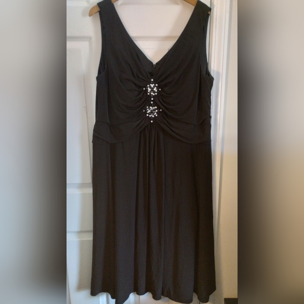 Plus Size Elegant Formal Jessica Howard Black Midi Dress with Embellishments
